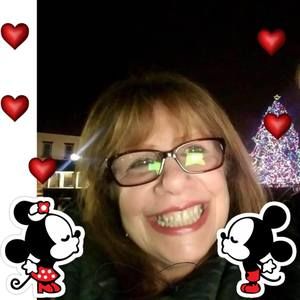 Meet your Posher, Lois